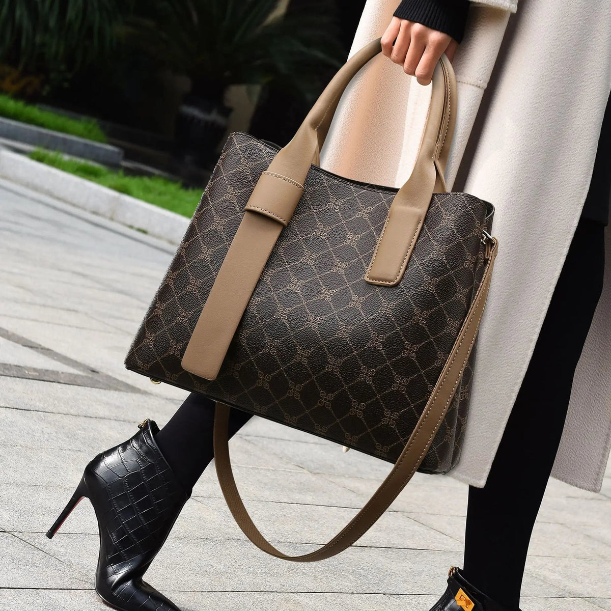 Elegant large-capacity tote bag — Vessa Bags