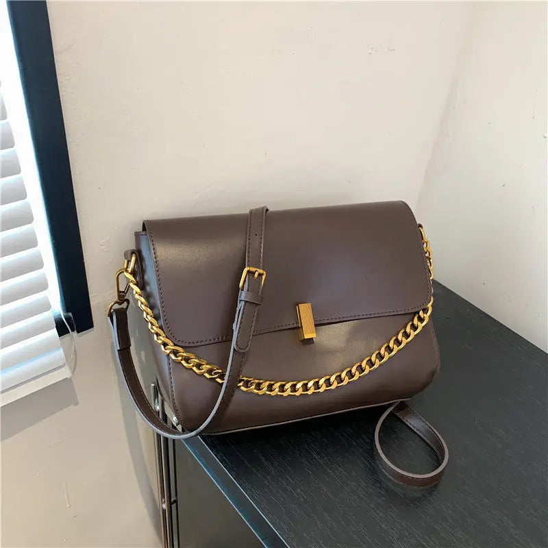 The Ilse Minimal Crossbody